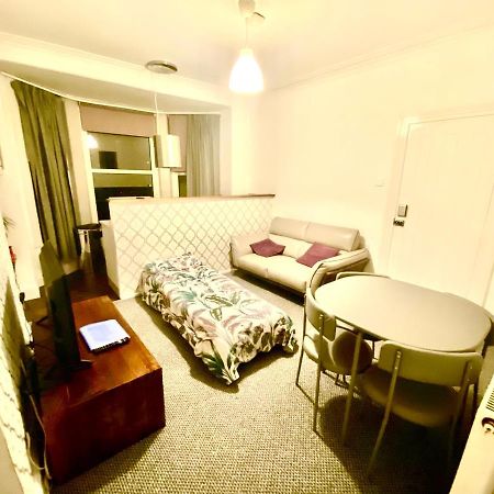 The Walnut Suite Lovely One Bedroom Flat In Stoke. プリマス エクステリア 写真