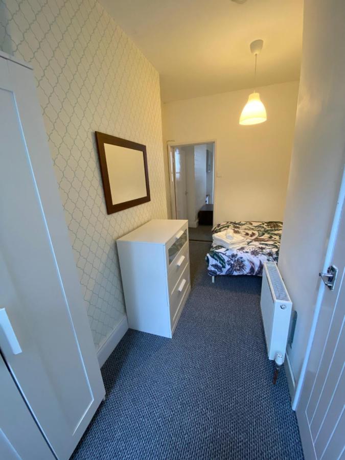 The Walnut Suite Lovely One Bedroom Flat In Stoke. プリマス エクステリア 写真