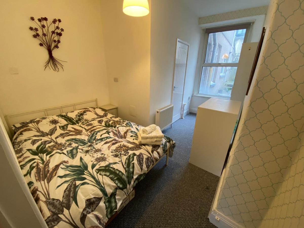 The Walnut Suite Lovely One Bedroom Flat In Stoke. プリマス エクステリア 写真