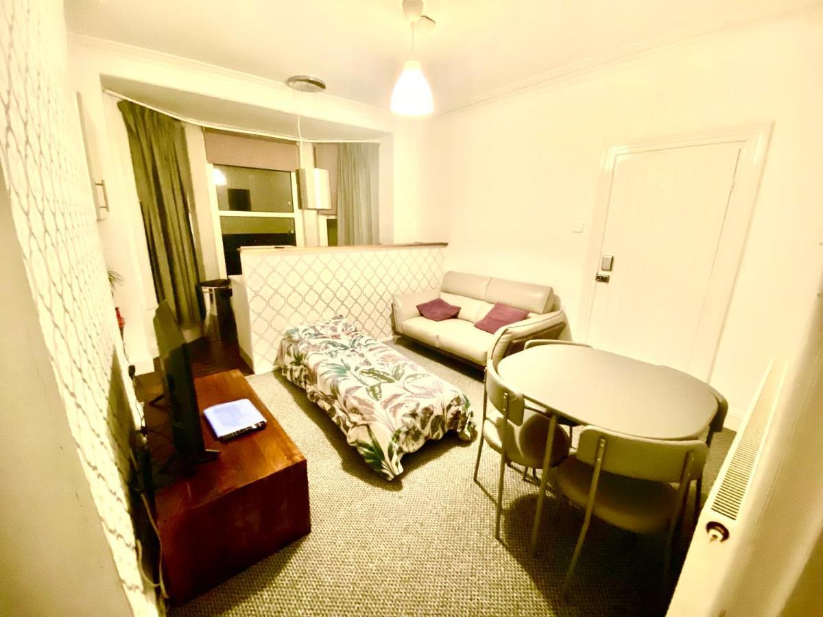 The Walnut Suite Lovely One Bedroom Flat In Stoke. プリマス エクステリア 写真