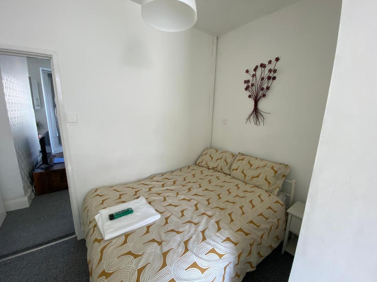 The Walnut Suite Lovely One Bedroom Flat In Stoke. プリマス エクステリア 写真
