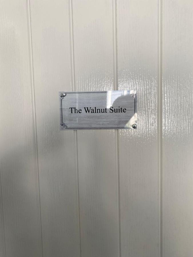 The Walnut Suite Lovely One Bedroom Flat In Stoke. プリマス エクステリア 写真
