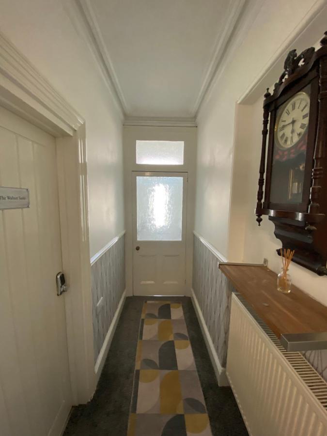 The Walnut Suite Lovely One Bedroom Flat In Stoke. プリマス エクステリア 写真