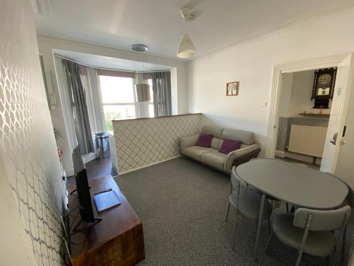The Walnut Suite Lovely One Bedroom Flat In Stoke. プリマス エクステリア 写真