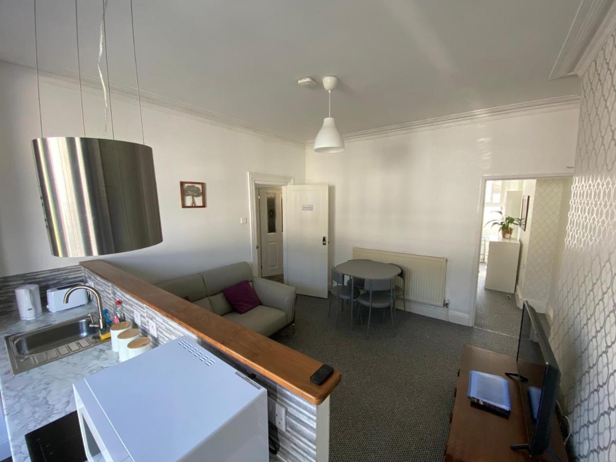 The Walnut Suite Lovely One Bedroom Flat In Stoke. プリマス エクステリア 写真