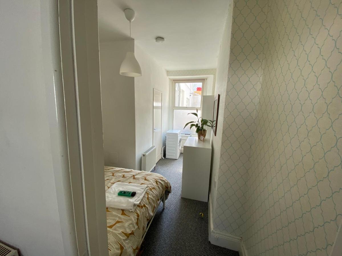 The Walnut Suite Lovely One Bedroom Flat In Stoke. プリマス エクステリア 写真