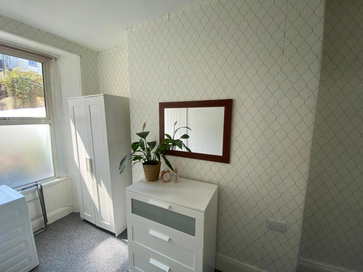 The Walnut Suite Lovely One Bedroom Flat In Stoke. プリマス エクステリア 写真