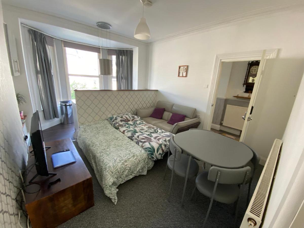 The Walnut Suite Lovely One Bedroom Flat In Stoke. プリマス エクステリア 写真